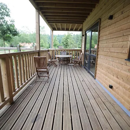 Recreatiedomein Warredal - The Lodge Neeroeteren Exterior photo