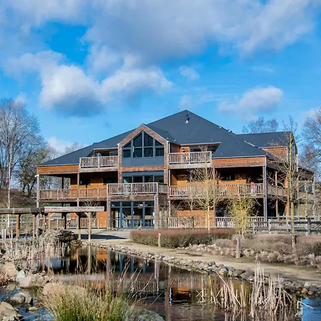 Recreatiedomein Warredal - The Lodge Neeroeteren Exterior photo
